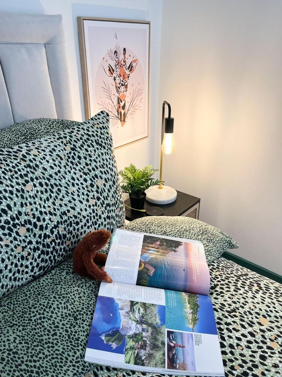 צ'סטר Jungle Escape, City Apartment With Parking & Terrace מראה חיצוני תמונה